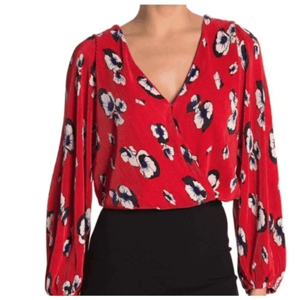 ASTR the Label Plisse Long Sleeve Pleated Surplice Wrap Top Red Floral Small